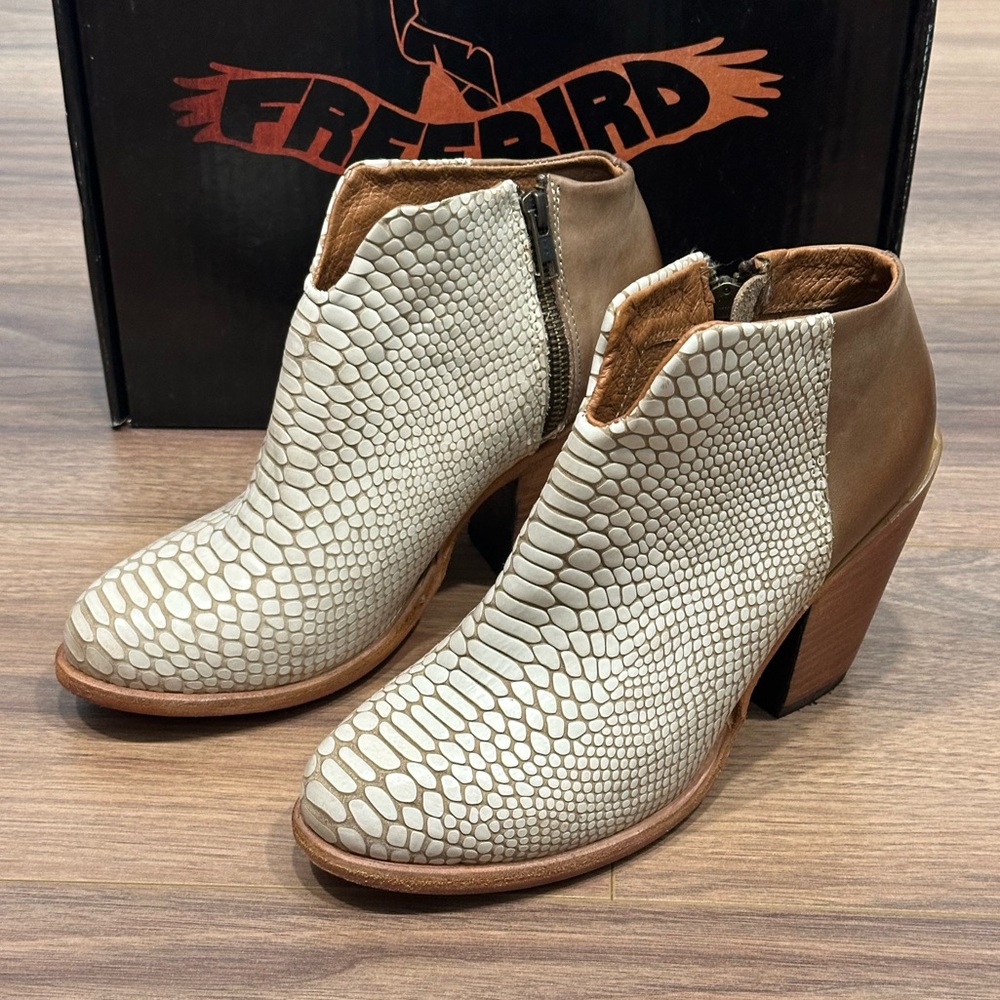 Freebird Detroit Boots in White Snake Size 9